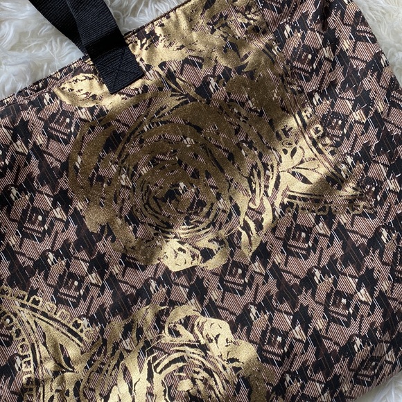 NWT 💛🖤Soft Surroundings XL Carry-All Tote in Glydan Gold💛🖤 - Picture 3 of 7
